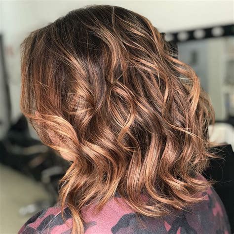 morena iluminada cabelo curto ondulado|Tendência Cabelo Morena Iluminada 2024 – Veja。